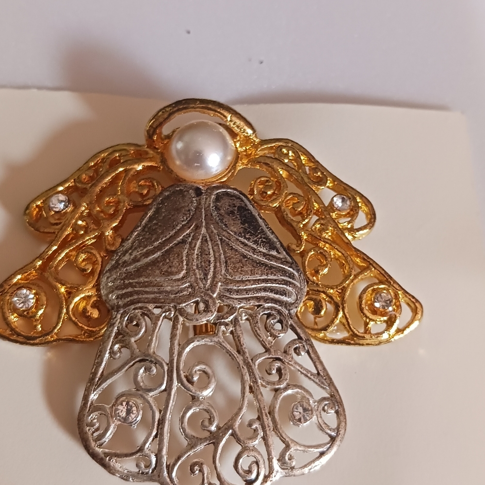 Vintage two-toned Angel faux Pearl and Rhinestone pin brooch.
